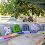 Conel Villa *